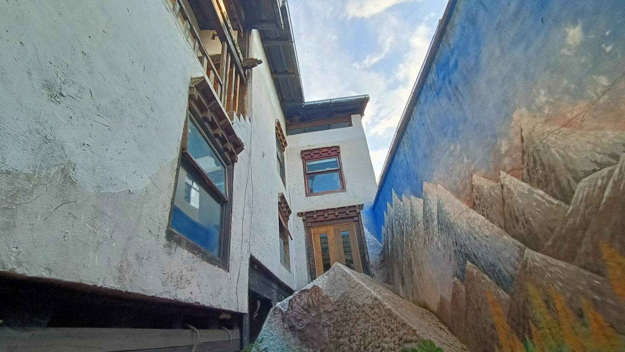 Energy Space Healing Inn Shangri-La Exterior photo
